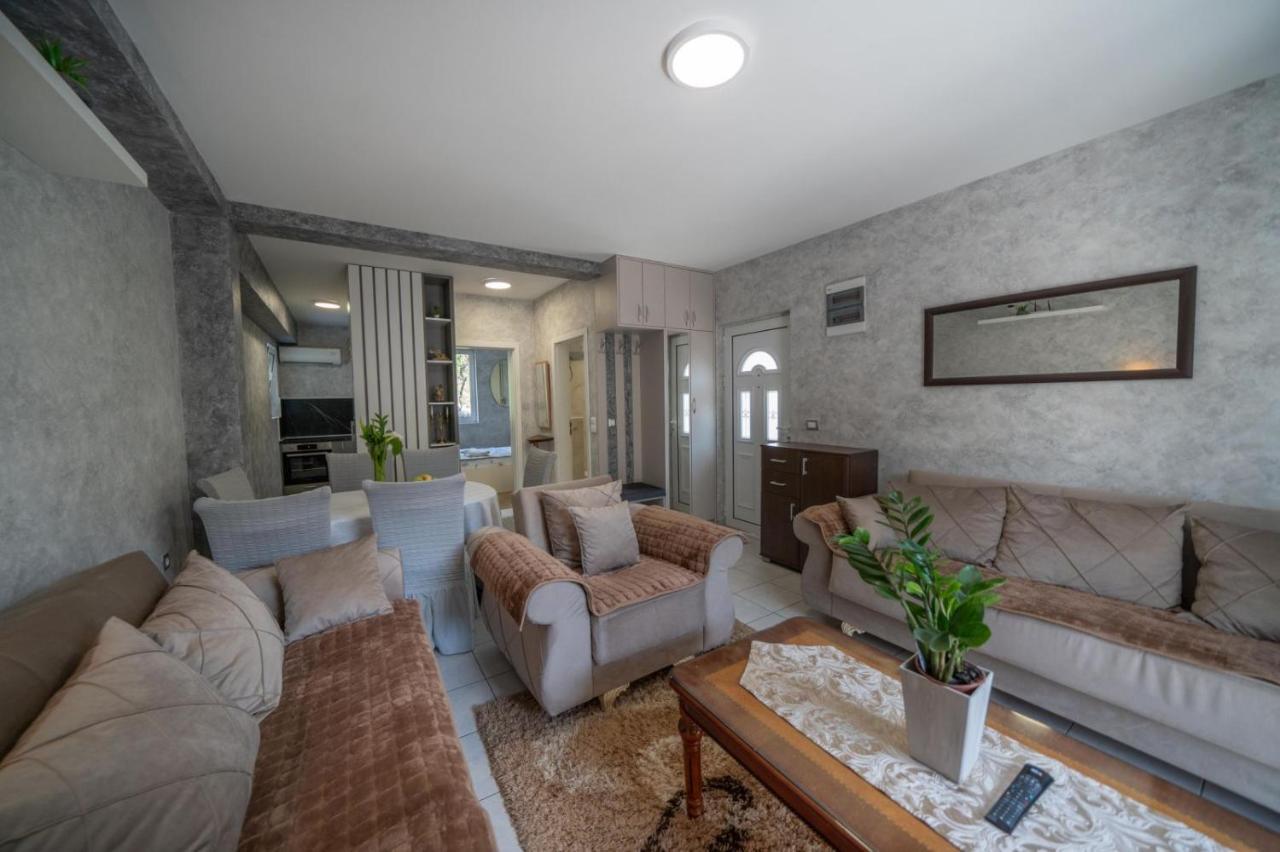 Apartman Anja Risan Zewnętrze zdjęcie